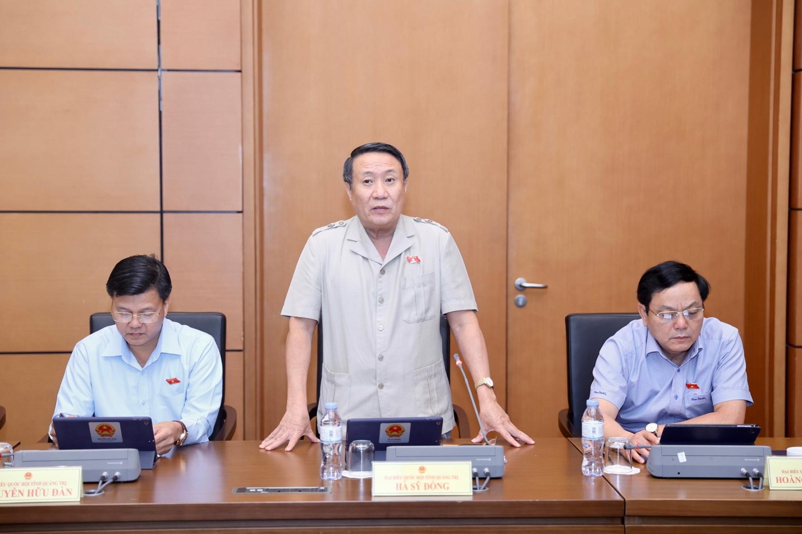 Đoàn ĐBQH tỉnh Quảng Trị thảo luận ở Tổ về dự thảo Luật Đất đai (sửa đổi)